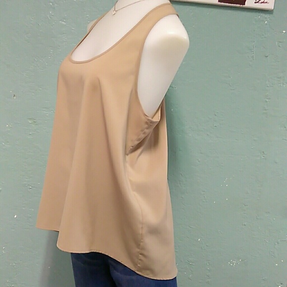 NWOT TOP FRENCHI. - Picture 3 of 6